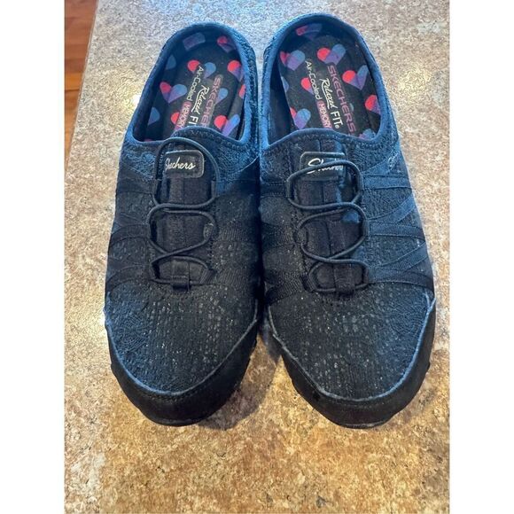 Woman’s Skechers relaxed fit air cooled memory foam slip on lace slip on shoes s - Picture 2 of 5